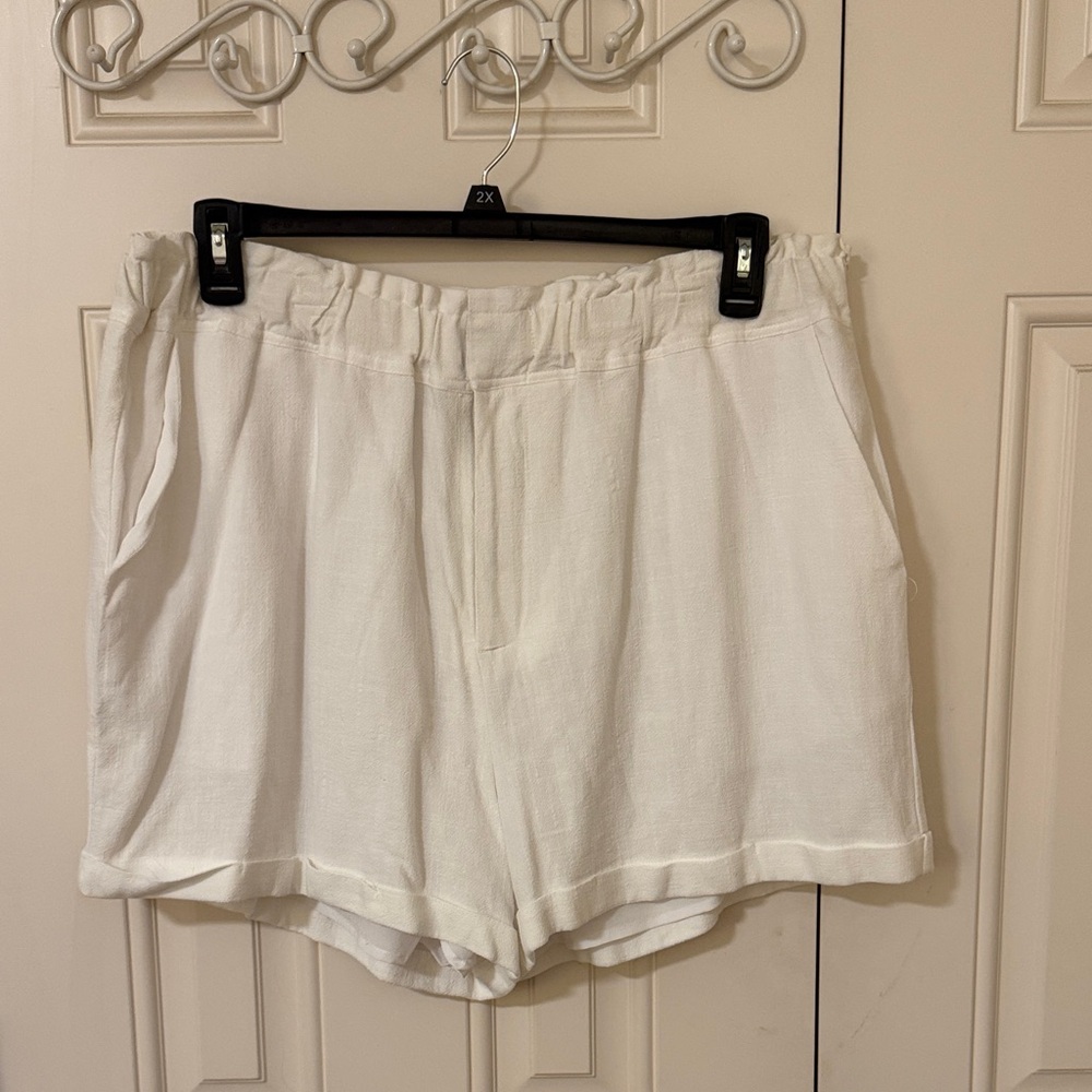 Forever 21 NWT White Linen Shorts - 2X